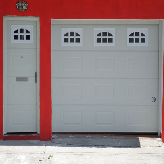 Puerta de garaje moderna personalizable en color blanco