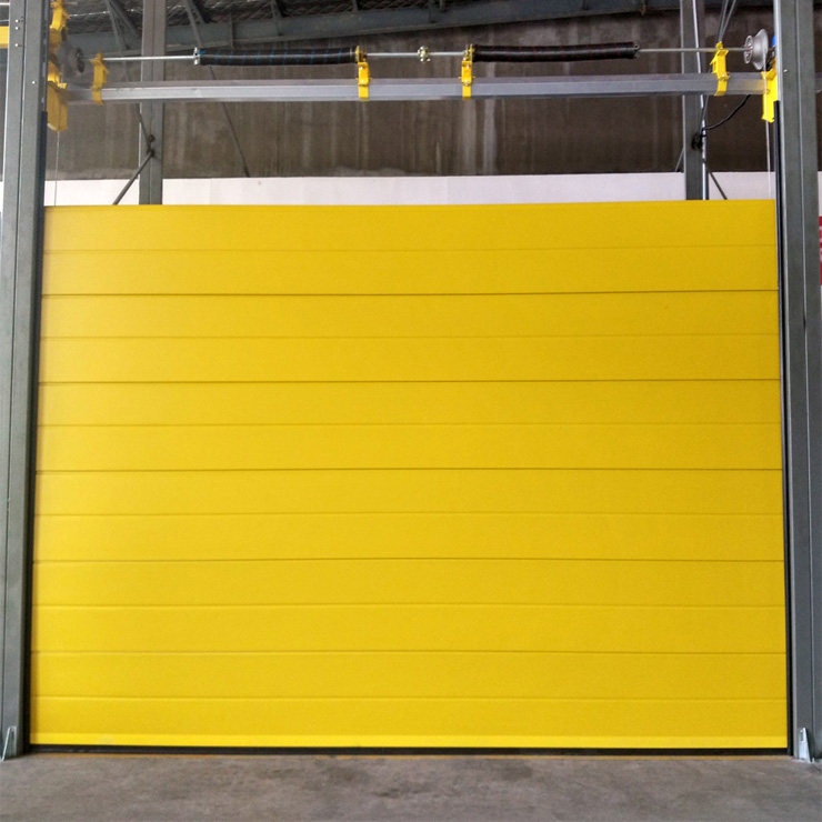 Puerta industrial seccional amarilla