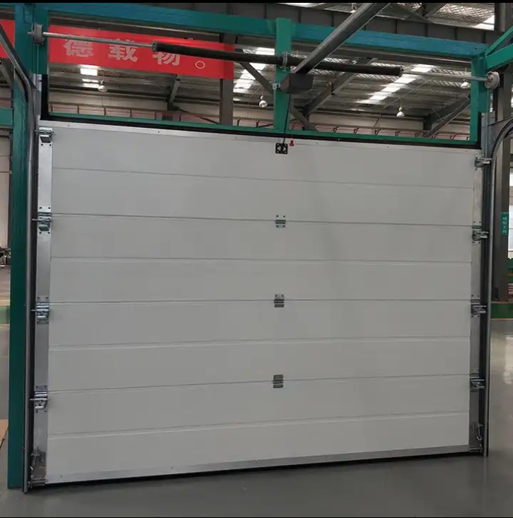 puertas automáticas de garaje con paneles de acero automatizados