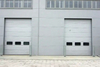 Puertas correderas industriales elevadas segmentadas de alta calidad.
