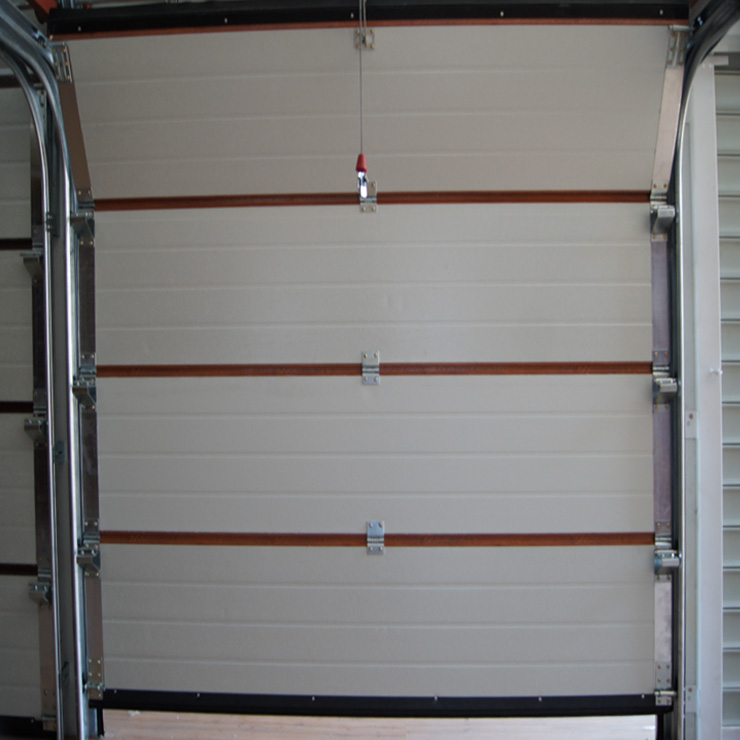 Puerta de garaje estilo molino de viento retro veteada de madera